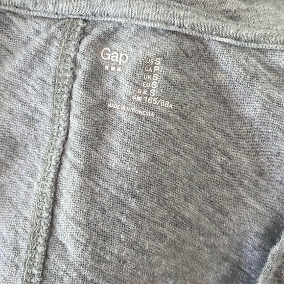 GAP GRAY SCOOP NECK SOFT TEE SHIRT SIZE SMALL - Picture 2 of 3